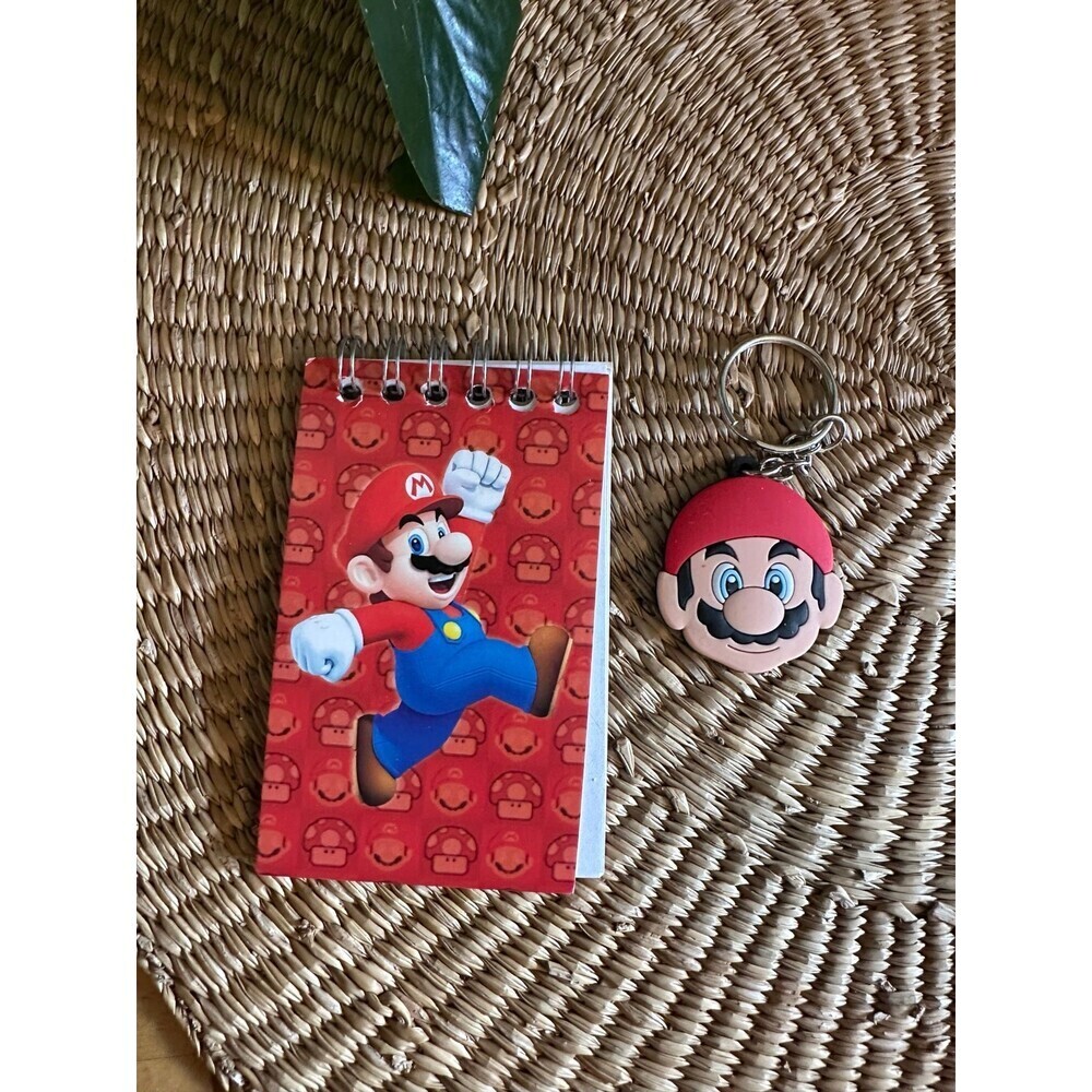 Super Mario keychain & notebook